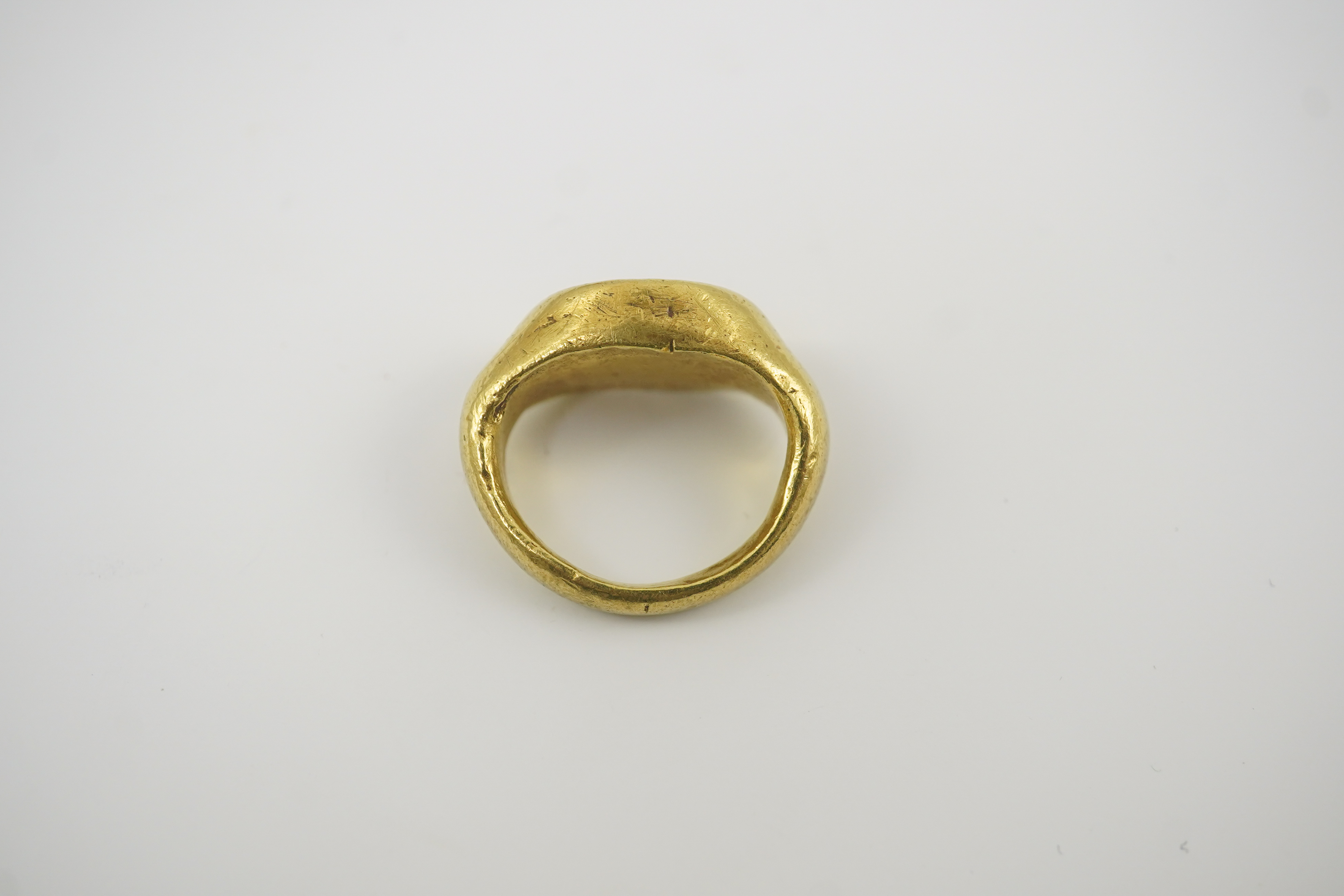 A Roman gold and intaglio set ring